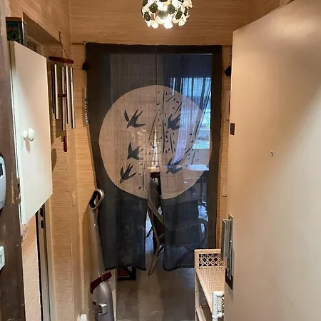 Comfortable 30 M Studio With Balcony Lägenhet