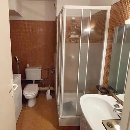 Apartamento Comfortable 30 M Studio With Balcony